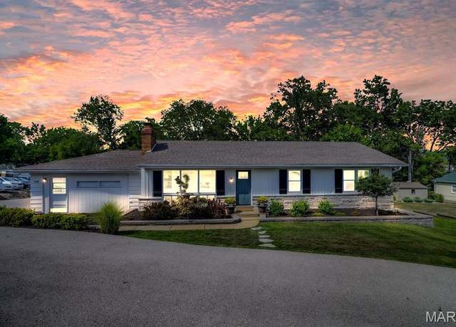 Property at 4328 S Lindbergh Blvd, Sunset Hills, MO 63127, 4 beds, 2 baths