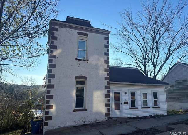 Property at 113 S 2nd St, De Soto, MO 63020, 4 beds, 1.5 baths