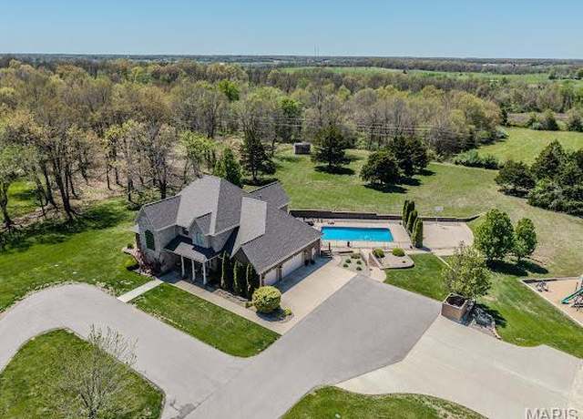 Property at 3029 National, Lebanon, MO 65536, 5 beds, 4.5 baths