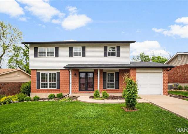 Property at 1068 Dawn Valley Dr, Maryland Heights, MO 63043, 5 beds, 3.5 baths