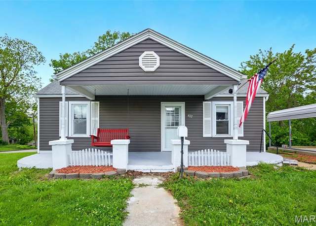 Property at 402 N 11th St, De Soto, MO 63020, 3 beds, 1 bath