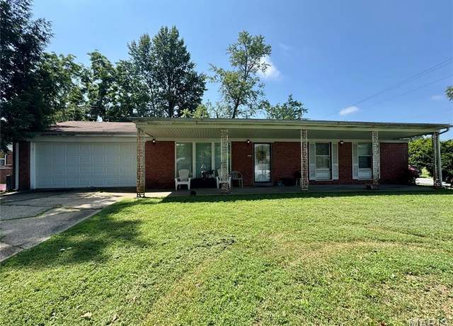 Property at 1824 Menard Dr, Belleville, IL 62220, 3 beds, 2 baths