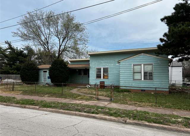 Property at 1027 W 21st St, Granite City, IL 62040, 2 beds, 1 bath