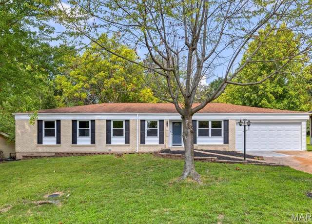 Property at 815 Ariege Dr, Creve Coeur, MO 63141, 4 beds, 3 baths