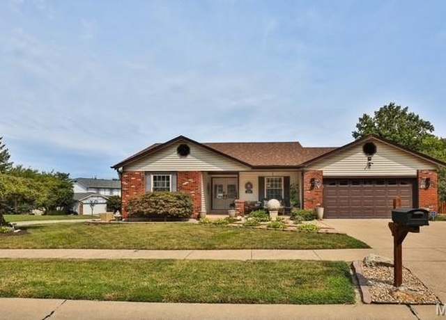 Property at 12211 Country Place Dr, Maryland Heights, MO 63043, 3 beds, 3 baths