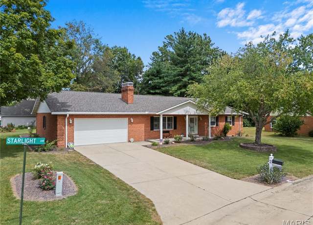 Property at 2 Starlight Dr, Belleville, IL 62226, 3 beds, 3 baths