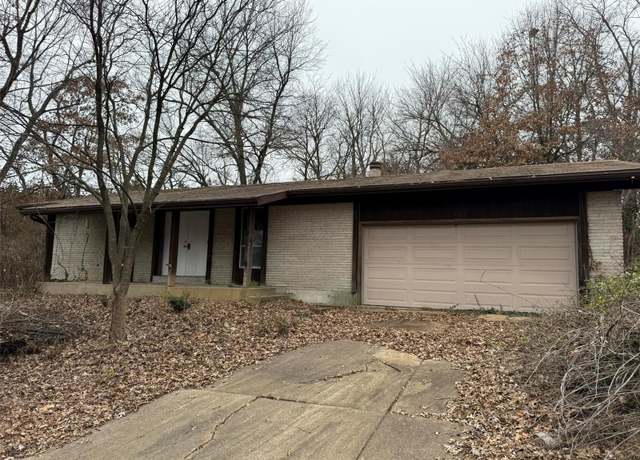 Property at 905 Roussilon Ct, Ferguson, MO 63135, 3 beds, 2 baths