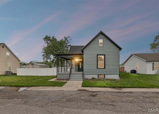 Property at 10 S Richland St, Freeburg, IL 62243, 3 beds, 2 baths