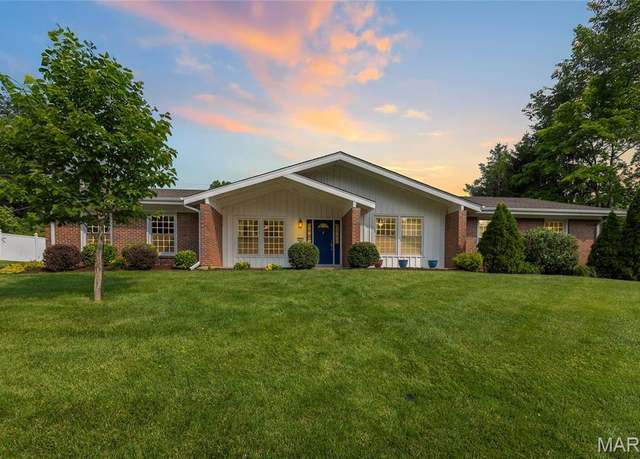 Property at 271 Glen Hollow Dr, Chesterfield, MO 63017, 4 beds, 2 baths
