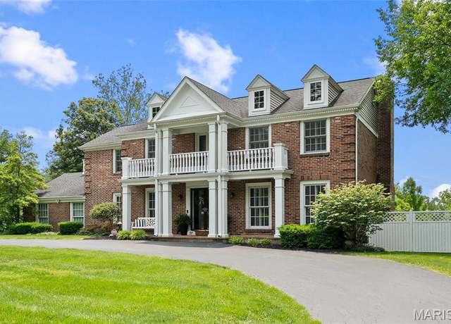 Property at 9800 Countryshire Pl, Creve Coeur, MO 63141, 4 beds, 4.5 baths