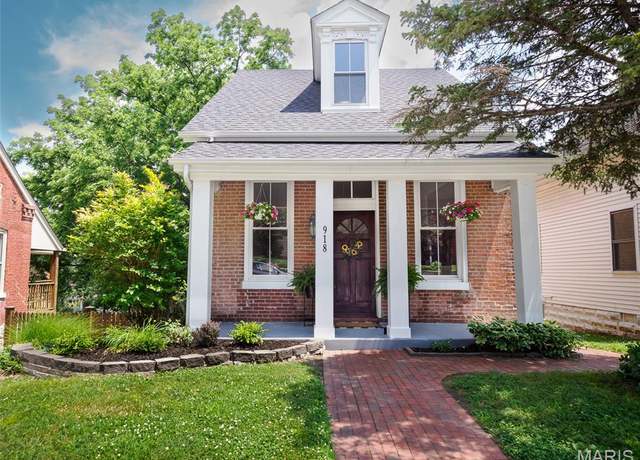 Property at 918 N 4th St, St Charles, MO 63301, 2 beds, 1.5 baths