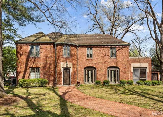 Property at 410 S Missouri Ave, Belleville, IL 62220, 3 beds, 1.5 baths
