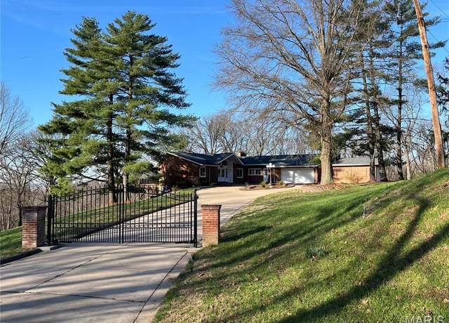 Property at 603 Jacobs Station Rd, St Charles, MO 63304, 3 beds, 2.5 baths