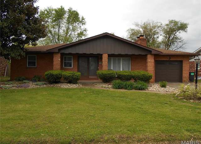 Property at 2408 Morrison Rd, Granite City, IL 62040, 3 beds, 3 baths
