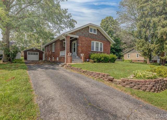 Property at 27 Lucinda Ave, Belleville, IL 62221, 2 beds, 2 baths