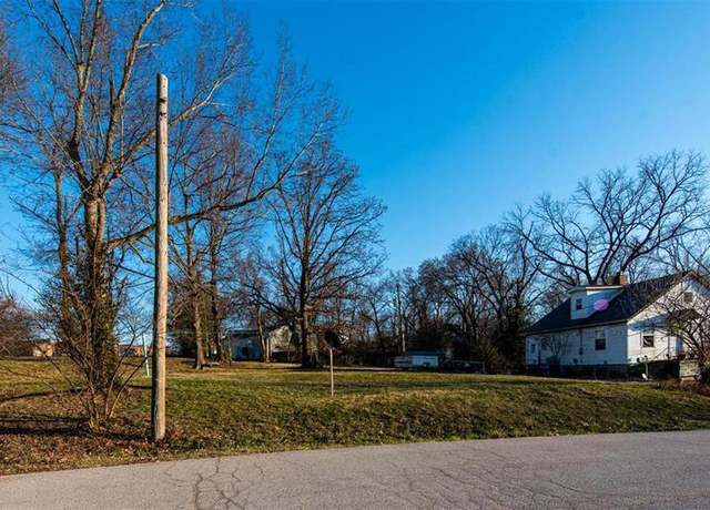 Property at 290 E Oak St, St Clair, MO 63077, 3 beds, 2 baths