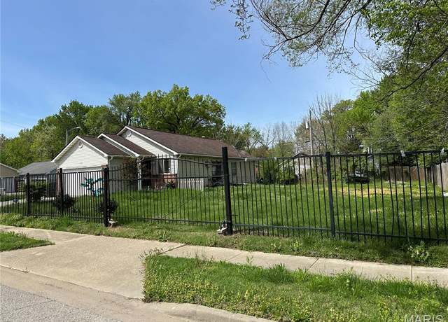 Property at 1103 N 44th St, East St Louis, IL 62204, 3 beds, 2 baths