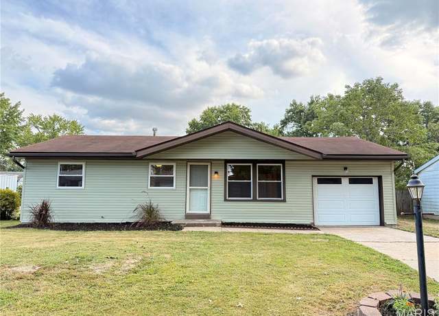 Property at 608 Saint Peter Dr, Godfrey, IL 62035, 4 beds, 2 baths