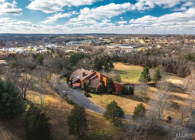 Property at 10335 Stoltz Dr, Rolla, MO 65401, 6 beds, 6 baths