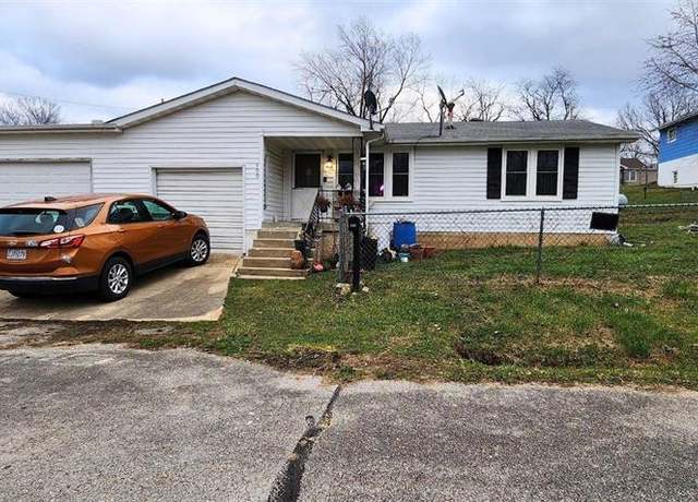 Property at 300 S Oak St, Salem, MO 65560, 2 beds, 1 bath