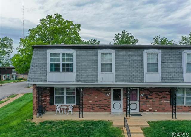 Property at 839 Dumont Pl, St Louis, MO 63125, 3 beds, 2.5 baths