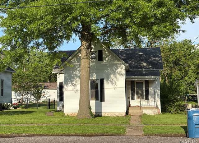 Property at 522 N Combs Ave, Collinsville, IL 62234, 2 beds, 1 bath