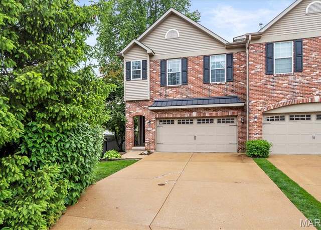Property at 8000 Presidio Ct, St Louis, MO 63130, 3 beds, 3 baths
