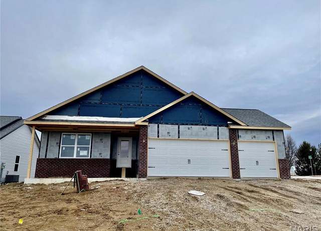 Property at 700 Conner Cir, Fairview Heights, IL 62208, 3 beds, 2 baths