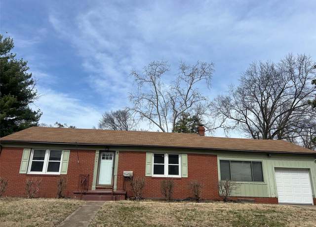 Property at 944 Douglas St, Alton, IL 62002, 3 beds, 1 bath