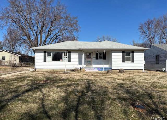 Property at 541 W Holden St, Virden, IL 62690, 3 beds, 1 bath