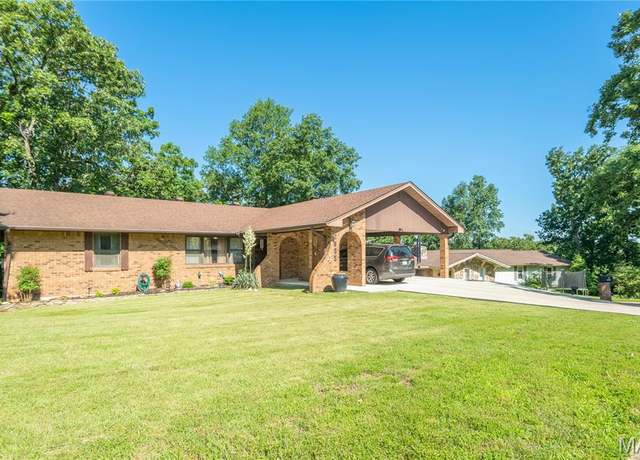 Property at 2855 Lakeside Dr, Poplar Bluff, MO 63901, 4 beds, 3 baths