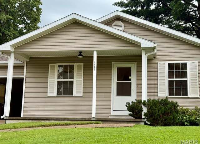 Property at 1942 Dunklin St, Cape Girardeau, MO 63701, 3 beds, 3 baths