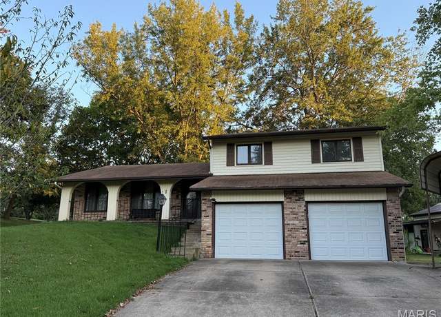 Property at 1 Sunset Ln, St Peters, MO 63376, 3 beds, 2.5 baths
