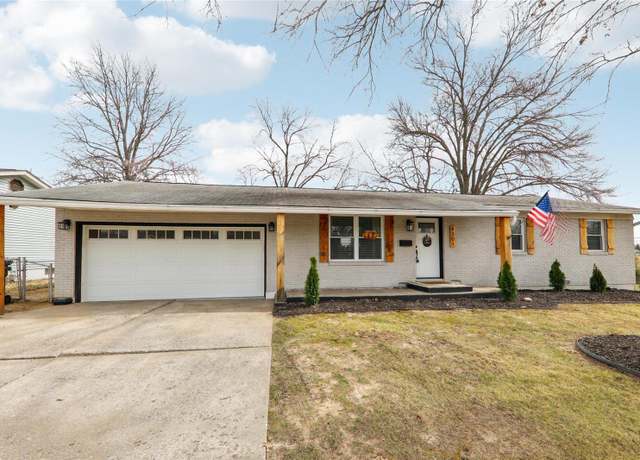 Property at 4301 Alad Dr, Alton, IL 62002, 3 beds, 2.5 baths