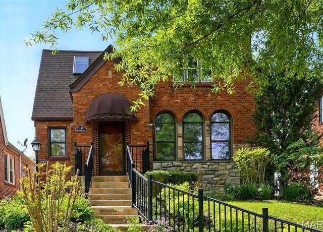 Property at 1159 Moorlands Dr, St Louis, MO 63117, 2 beds, 2 baths