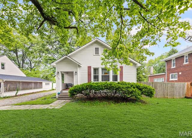Property at 113 Orchard Dr, Belleville, IL 62221, 3 beds, 2 baths