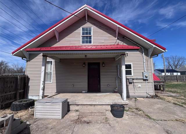 Property at 1026 Emmons St, Mexico, MO 65265, 3 beds, 2 baths