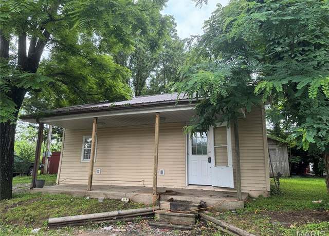 Property at 613 Hart St, Sikeston, MO 63801, 2 beds