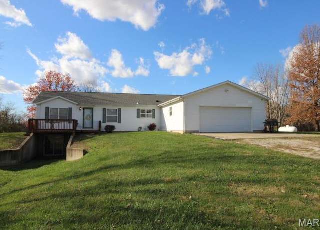 Property at 1495 Woburn Ave, Greenville, IL 62246, 3 beds, 2 baths
