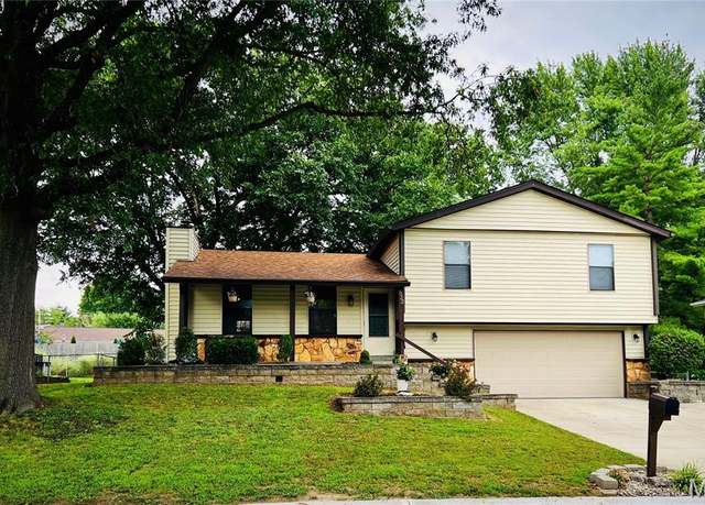Property at 532 Chele Dr, St Charles, MO 63304, 3 beds, 2.5 baths