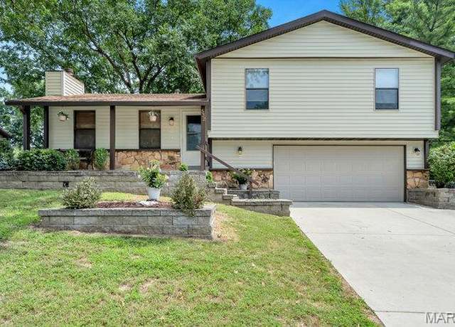 Property at 532 Chele Dr, St Charles, MO 63304, 3 beds, 2.5 baths