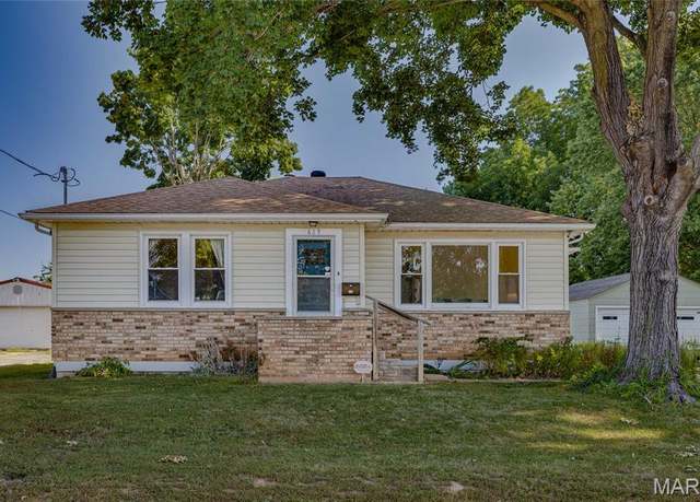 Property at 619 E College St, Farmington, MO 63640, 3 beds, 1.5 baths
