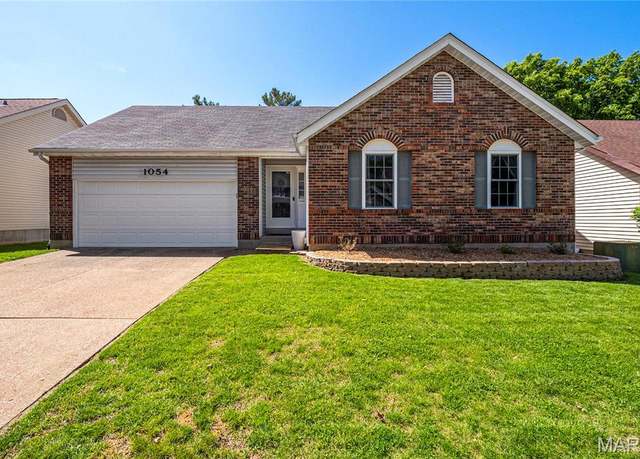 Property at 1054 Columbard Dr, Ballwin, MO 63021, 3 beds, 3 baths