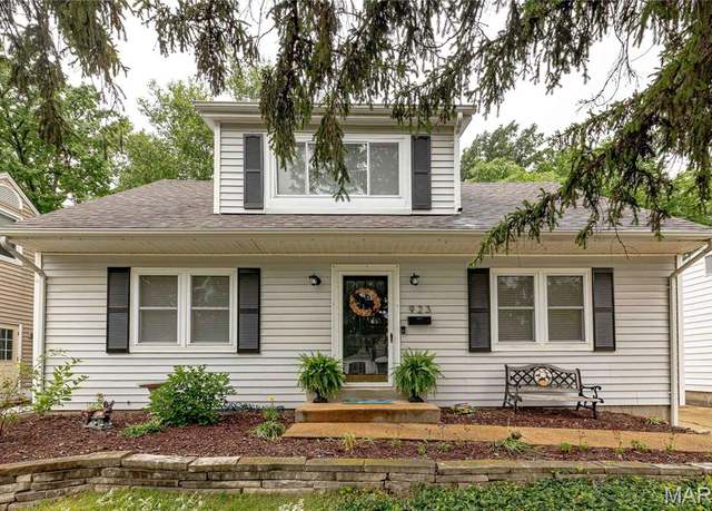 Property at 923 N Geyer Rd, Kirkwood, MO 63122, 3 beds, 2 baths