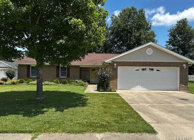 Property at 1010 Pine St, Sikeston, MO 63801, 3 beds, 2 baths