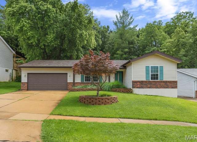 Property at 1249 Green Knoll Dr, Fenton, MO 63026, 3 beds, 2 baths