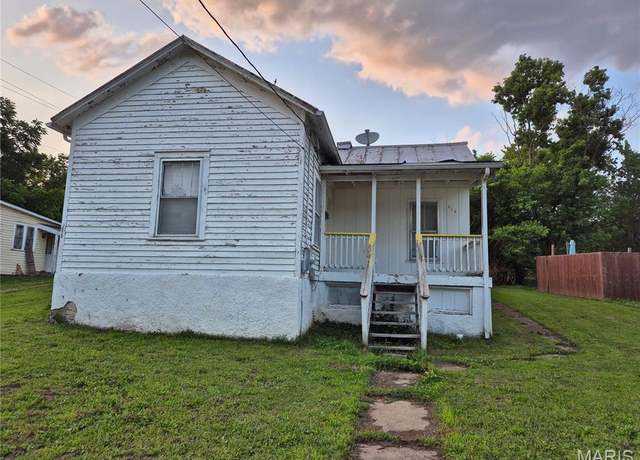 Property at 614 W Saint Louis St, De Soto, MO 63020