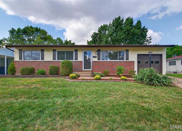 Property at 1130 Bellarmine Ln, Florissant, MO 63031, 3 beds, 1.5 baths