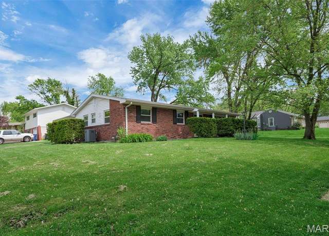 Property at 11150 Yellowstone Dr, St Louis, MO 63146, 3 beds, 3 baths