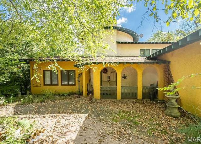 Property at 235 Quindaro Dr, Florissant, MO 63034, 5 beds, 3 baths